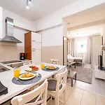 Larissa - With Terrace And Partial Sea View דירה *