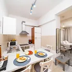 Larissa - With Terrace And Partial Sea View דירה *
