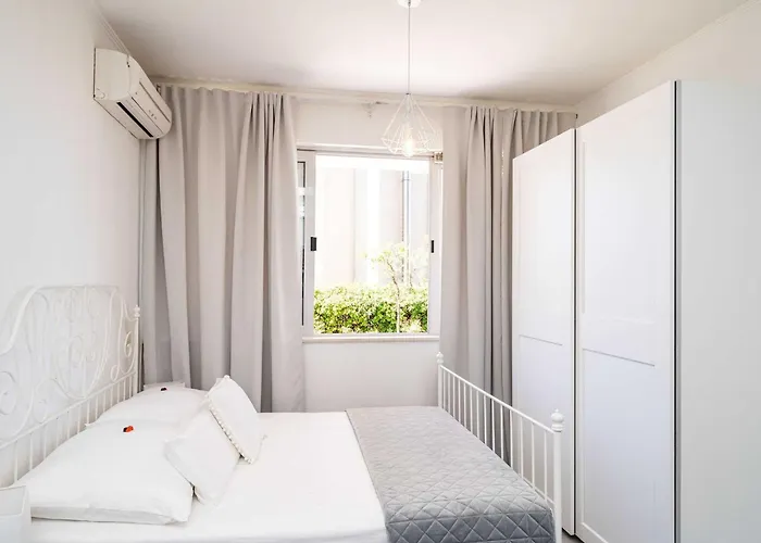 Apartament Larissa - With Terrace And Partial Sea View Dubrownik