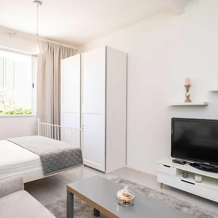 Larissa - With Terrace And Partial Sea View *