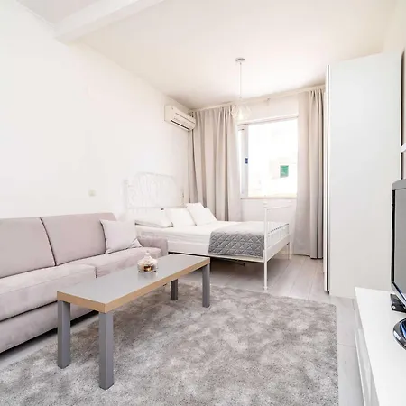 Larissa - With Terrace And Partial Sea View شقة