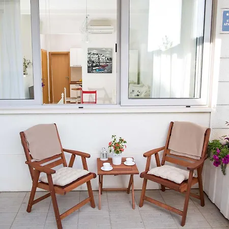 Larissa - With Terrace And Partial Sea View Dubrovnik