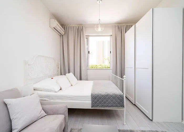 Apartmán Larissa - With Terrace And Partial Sea View