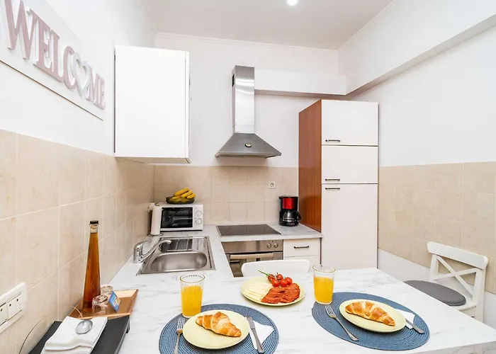 Larissa - With Terrace And Partial Sea View