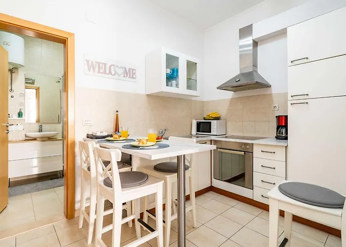 公寓 Larissa - With Terrace And Partial Sea View