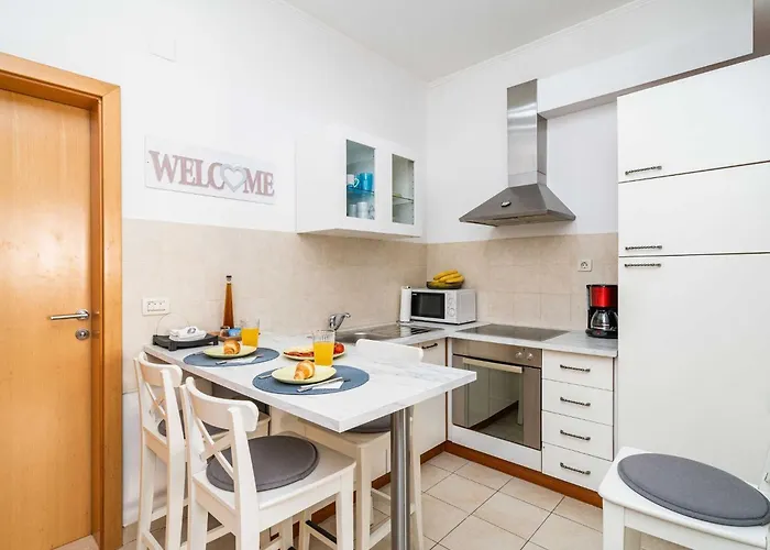 Larissa - With Terrace And Partial Sea View Dubrovník