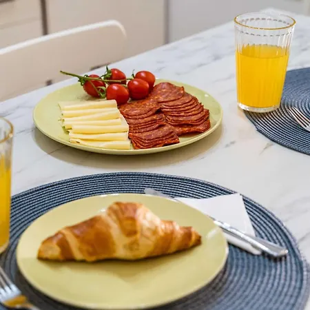 Apartment Larissa - With Terrace And Partial Sea View