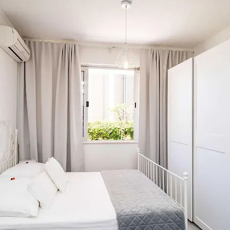 Apartment Larissa - With Terrace And Partial Sea View Dubrovnik