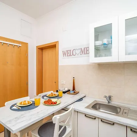 Apartment Larissa - With Terrace And Partial Sea View *