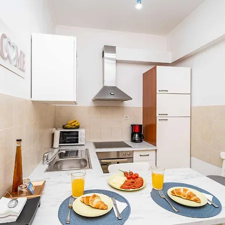 Larissa - With Terrace And Partial Sea View